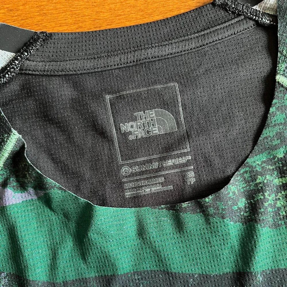The North Face Summit Series run tee XS NWT